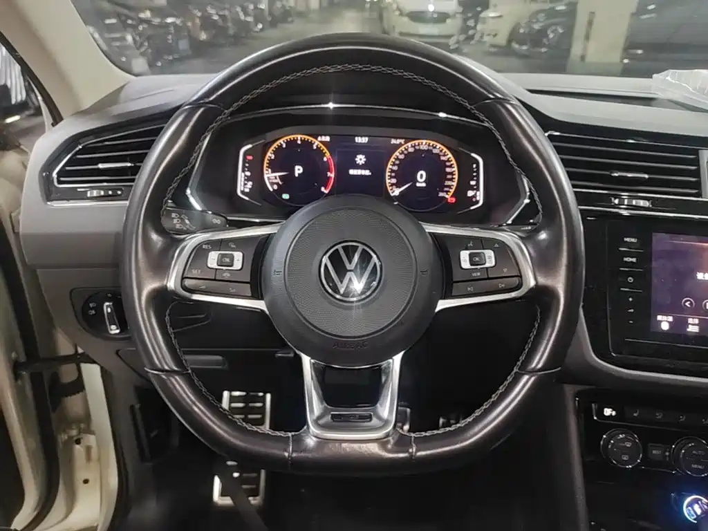 Volkswagen Tiguan L 2021 — фото 11