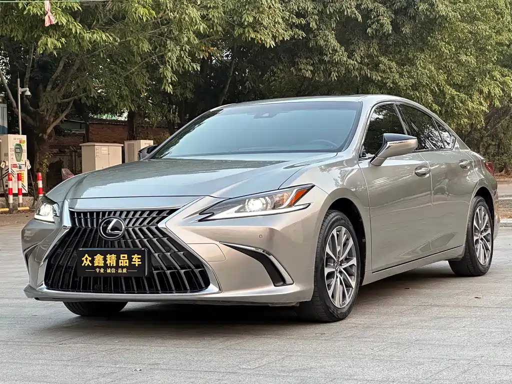 Lexus ES 2022 — фото 1