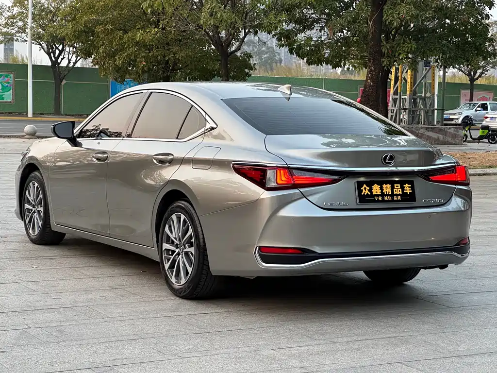 Lexus ES 2022 — фото 11
