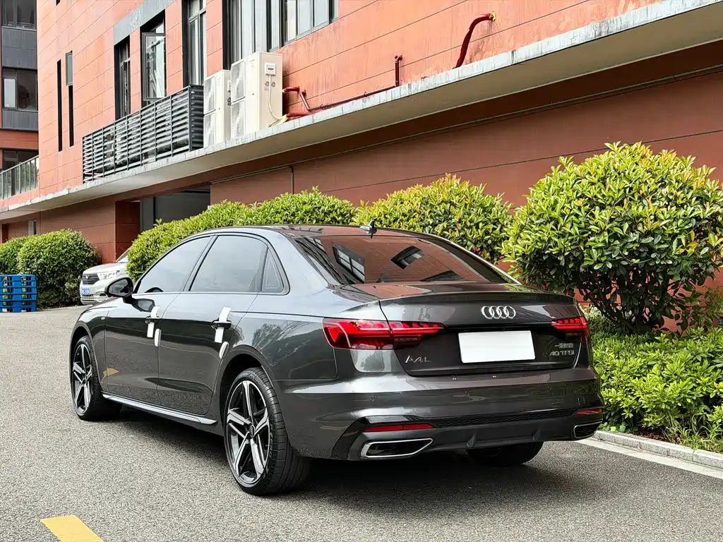 Audi A4L 2025 — фото 15