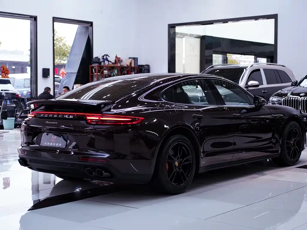 Porsche Panamera 2017 — фото 17