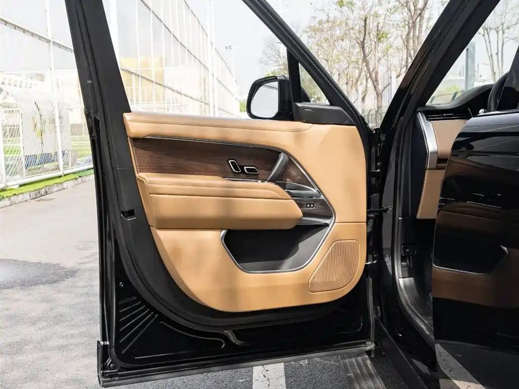Land Rover Range Rover 2024 — фото 16