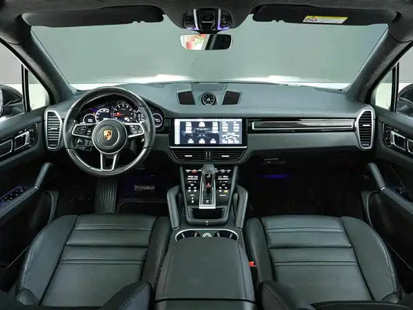 Porsche Cayenne 2021