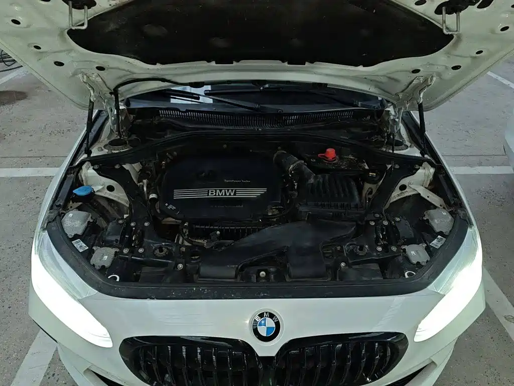 BMW 1 Series 2019 — фото 10