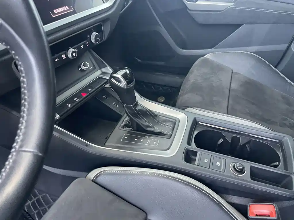 Audi Q3 2021 — фото 11