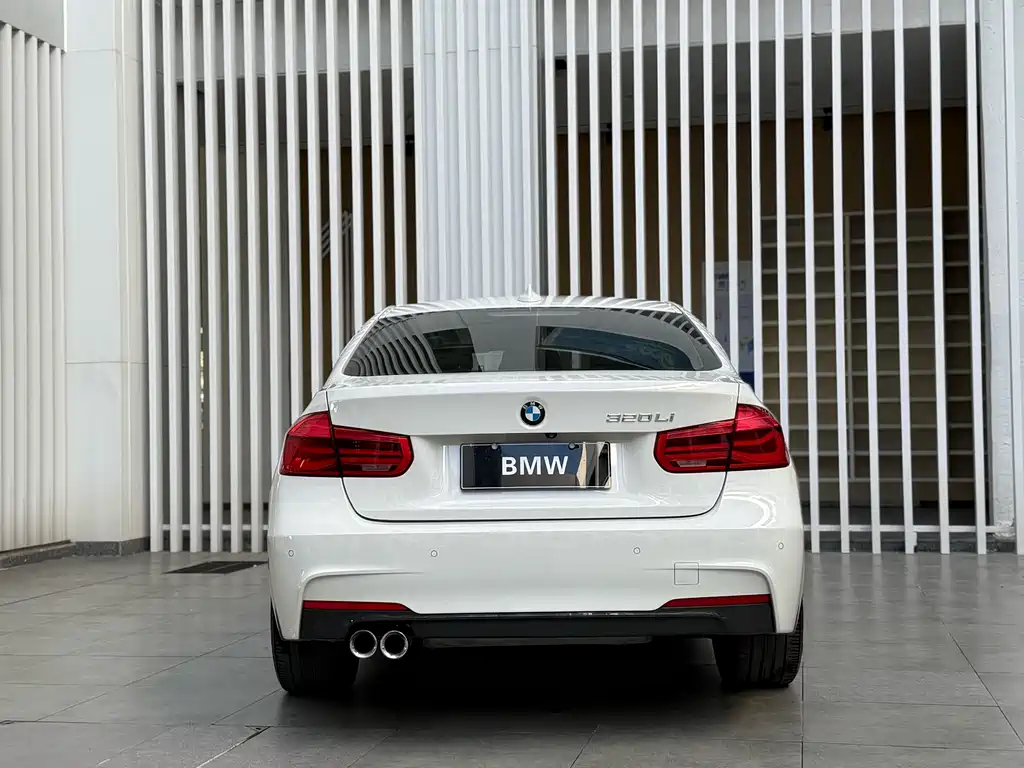 BMW 3 Series 2019 — фото 11