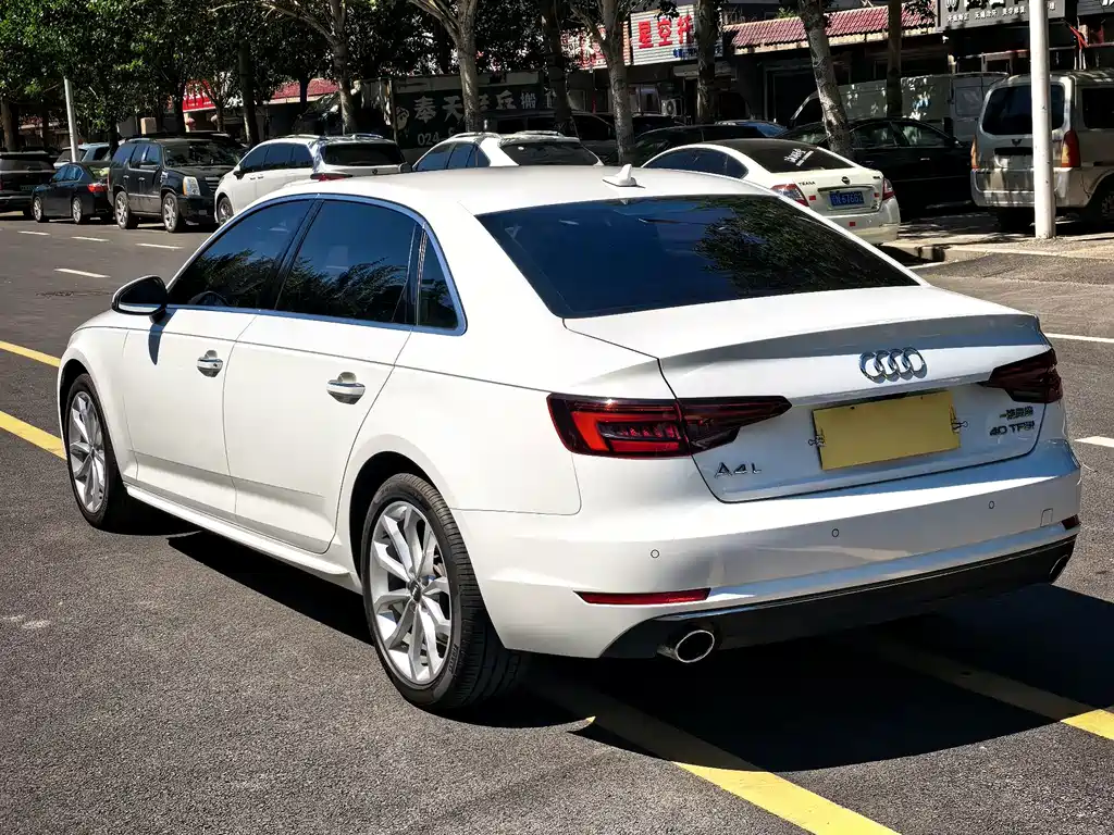 Audi A4L 2018 — фото 10