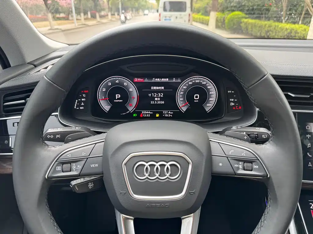 Audi Q7 2023 — фото 10