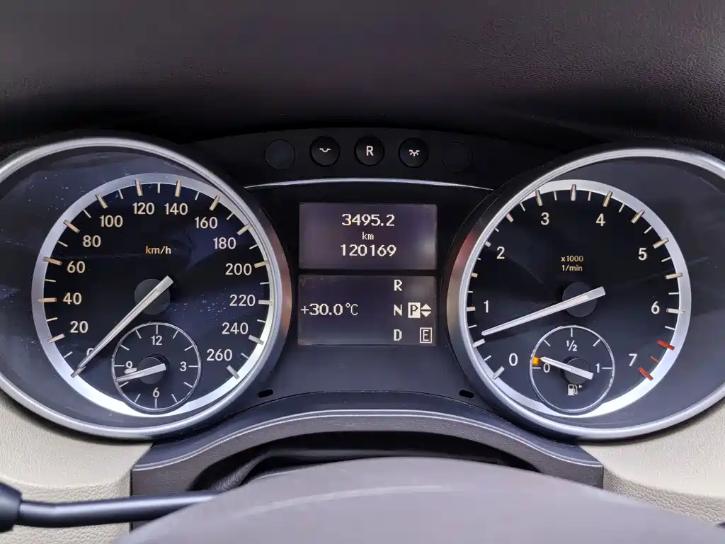 Mercedes-Benz R-Class 2014 — фото 23
