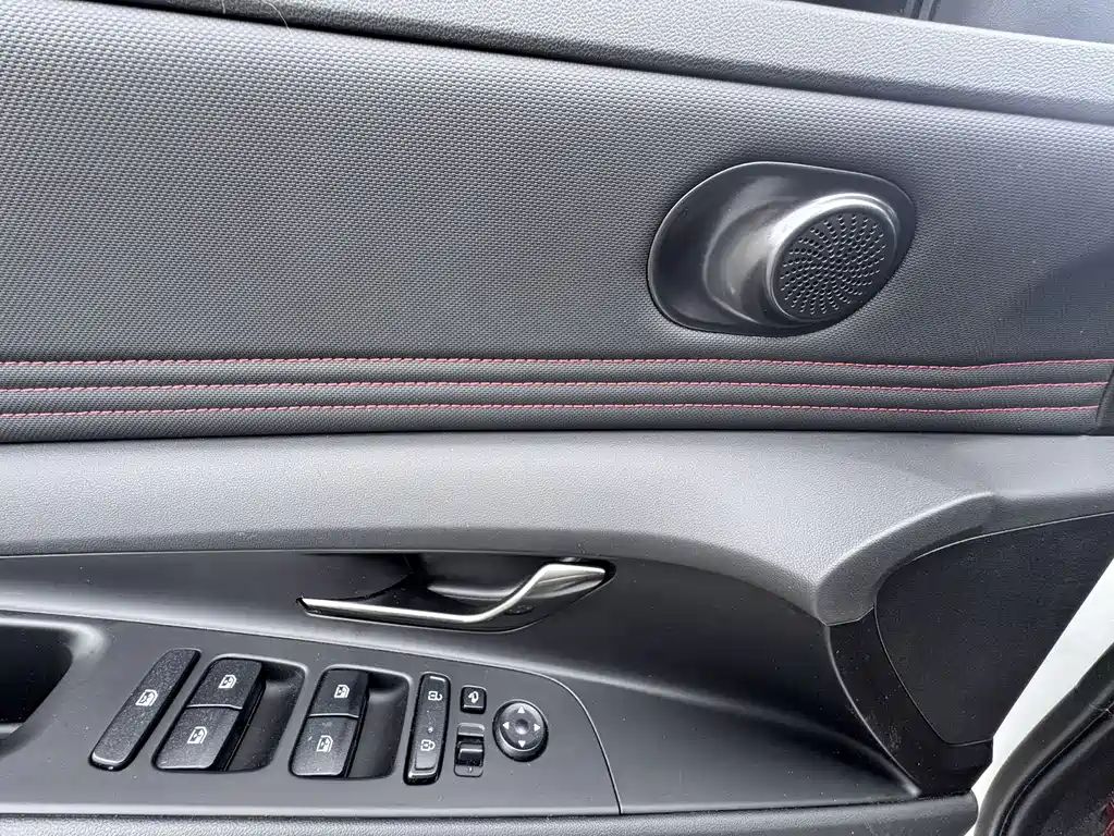 Hyundai Elantra 2023 — фото 14