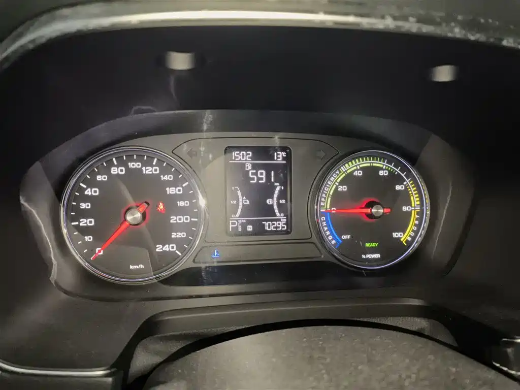 Roewe RX5 New Energy 2020 — фото 12