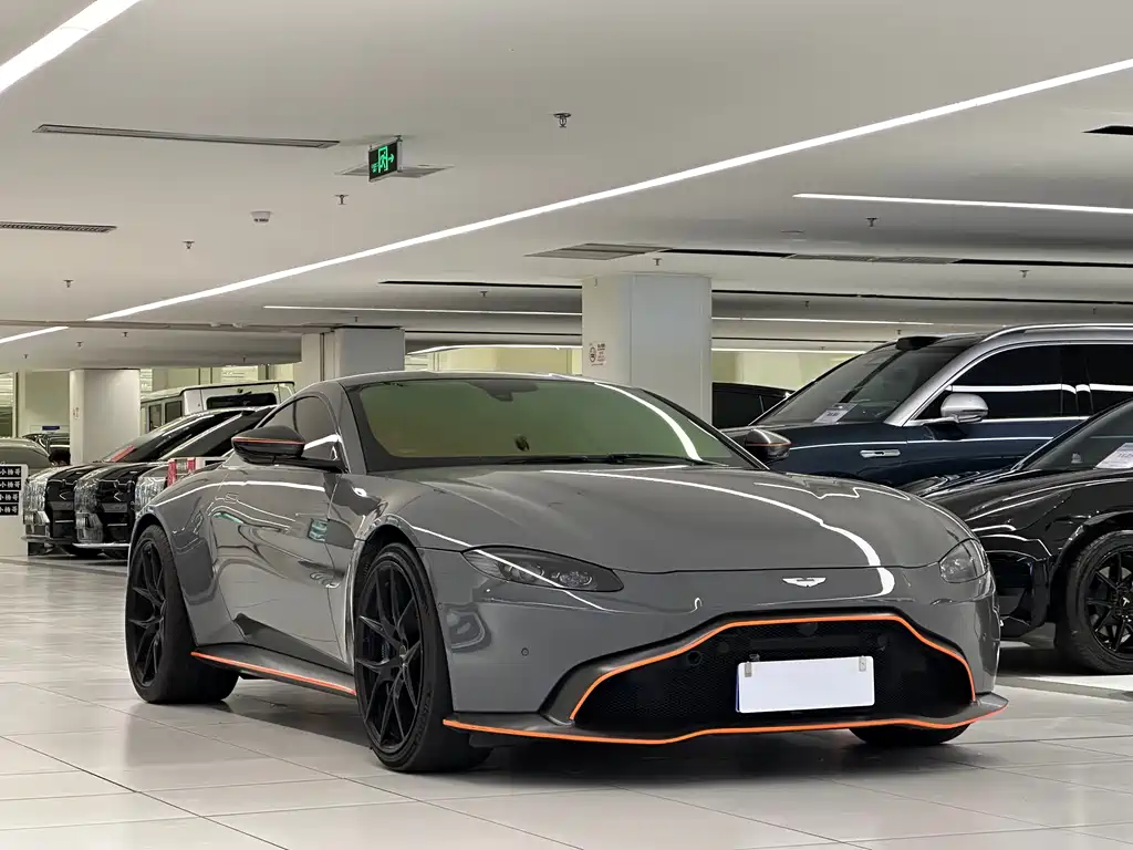 Aston Martin V8 Vantage 2019 — фото 3