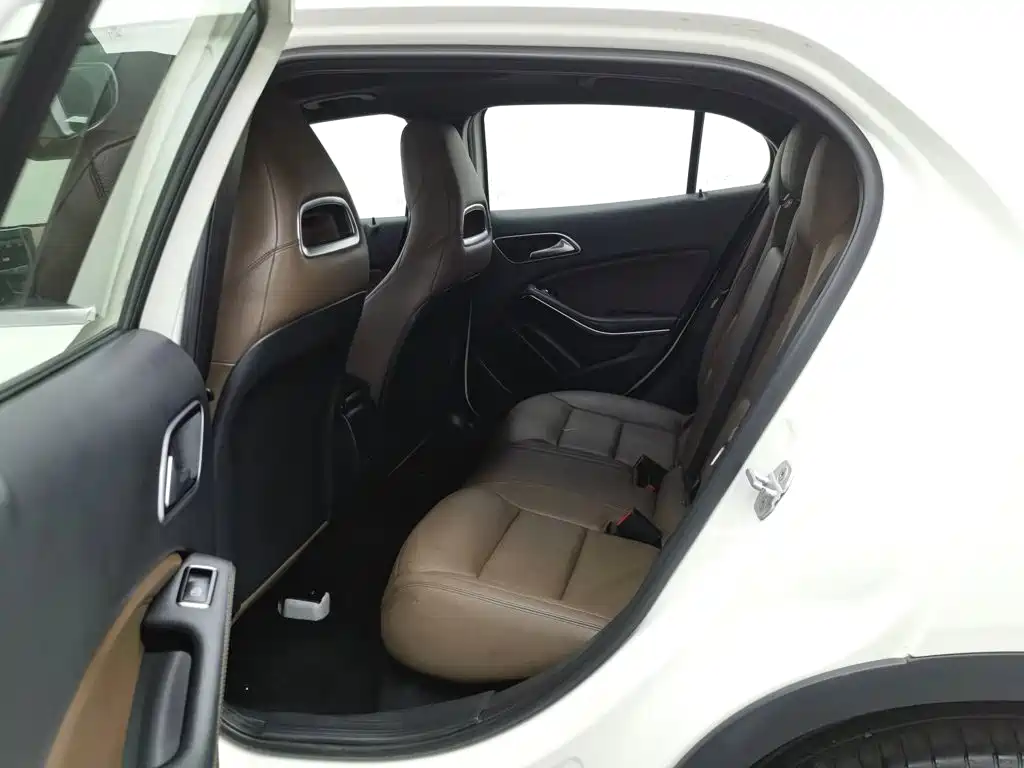 Mercedes-Benz GLA 2015 — фото 15