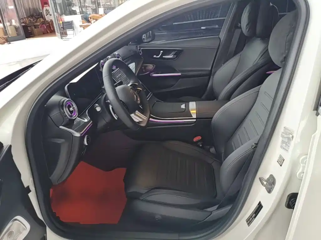 Mercedes-Benz C-Class 2025 — фото 15