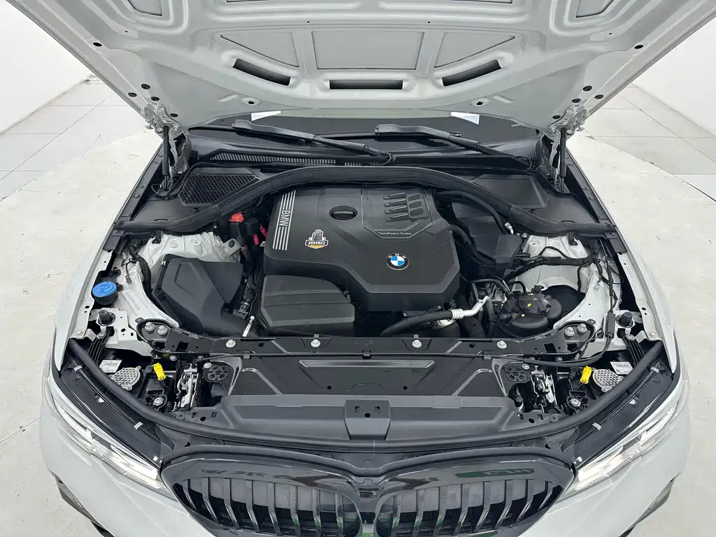 BMW 3 Series 2021 — фото 16