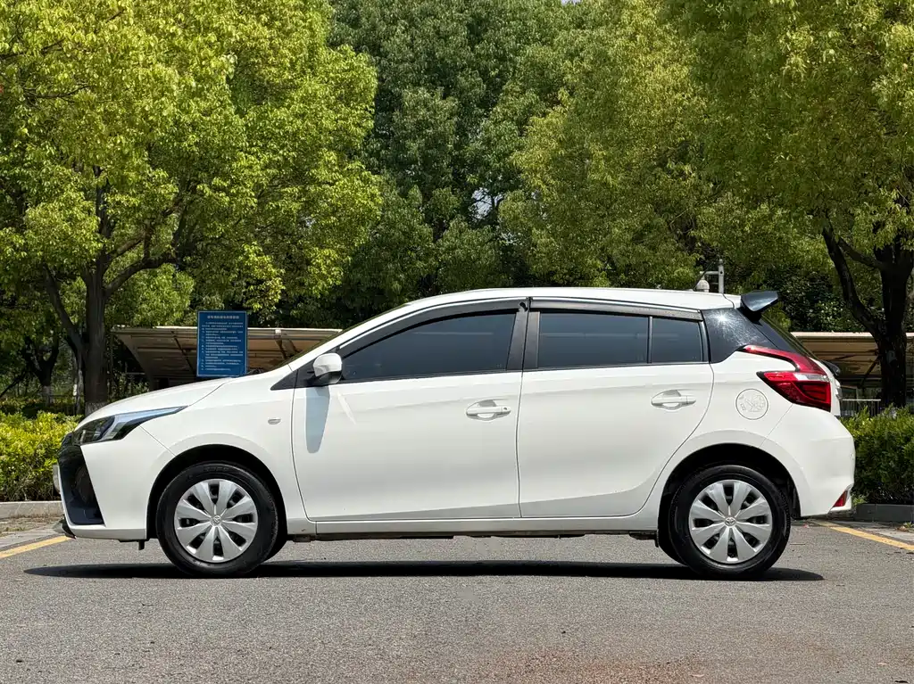 Toyota Yaris L 2021 — фото 5