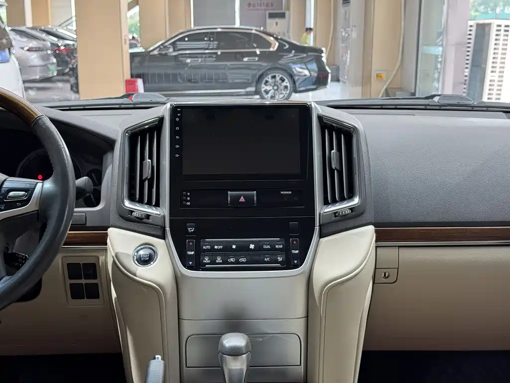 Toyota Land Cruiser 2019 — фото 15