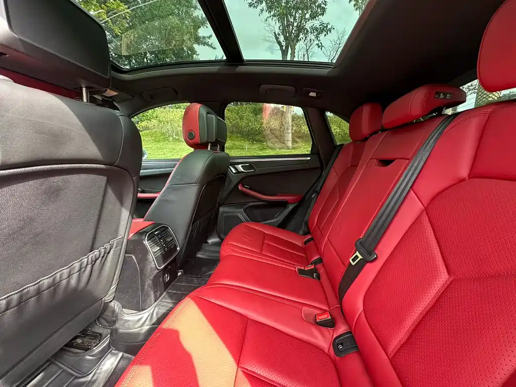 Porsche Macan 2021