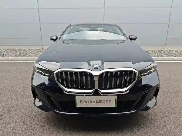 BMW i5 2025