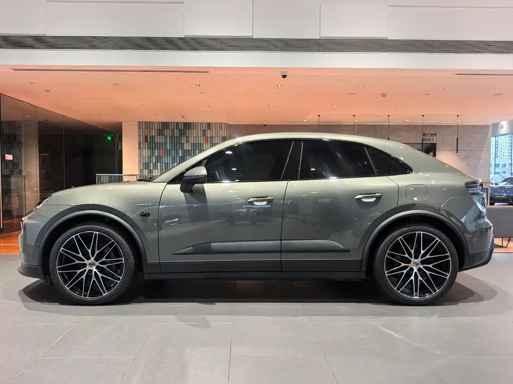 Porsche Macan New Energy 2025 — фото 3