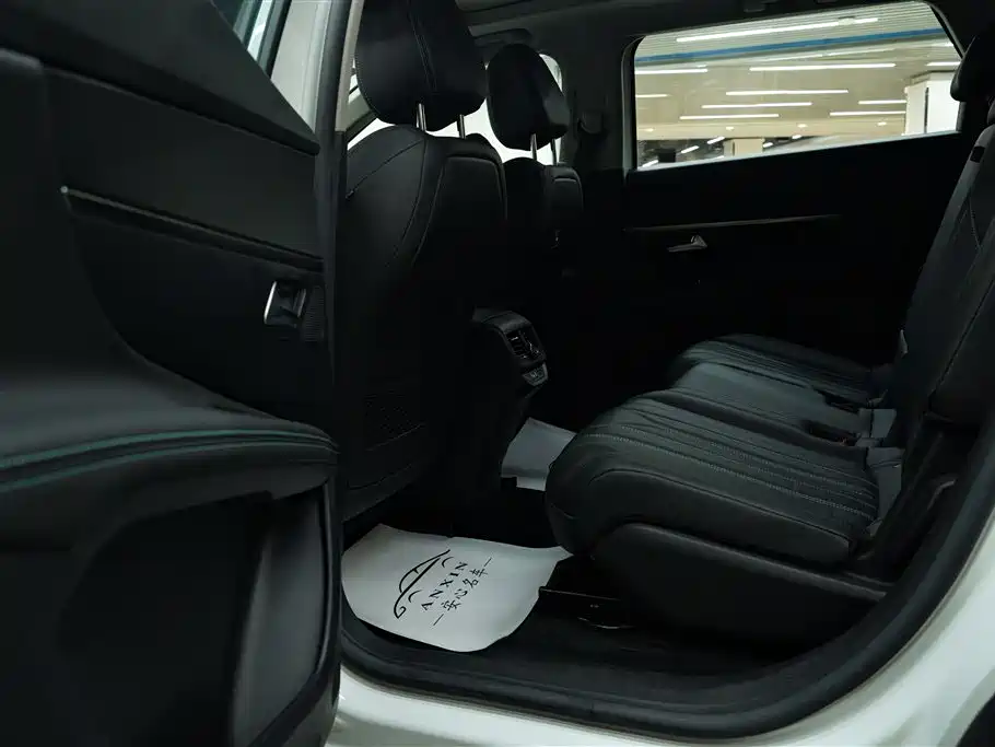 Peugeot 5008 2023 — фото 22