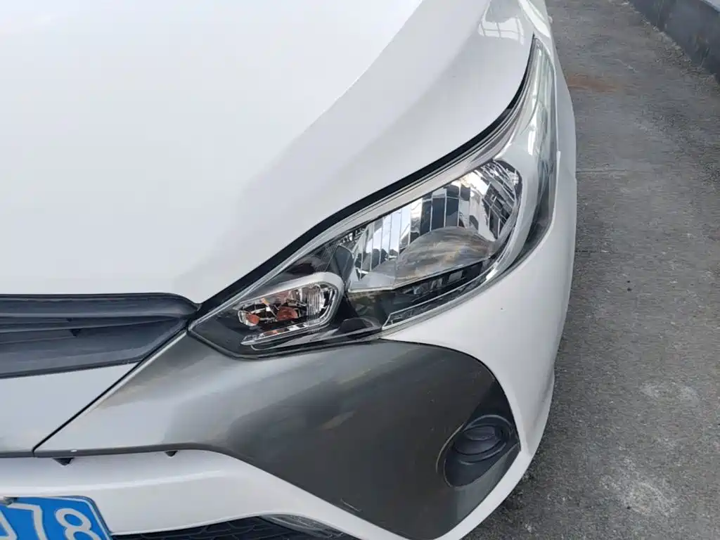 Toyota Yaris L 2017 — фото 24
