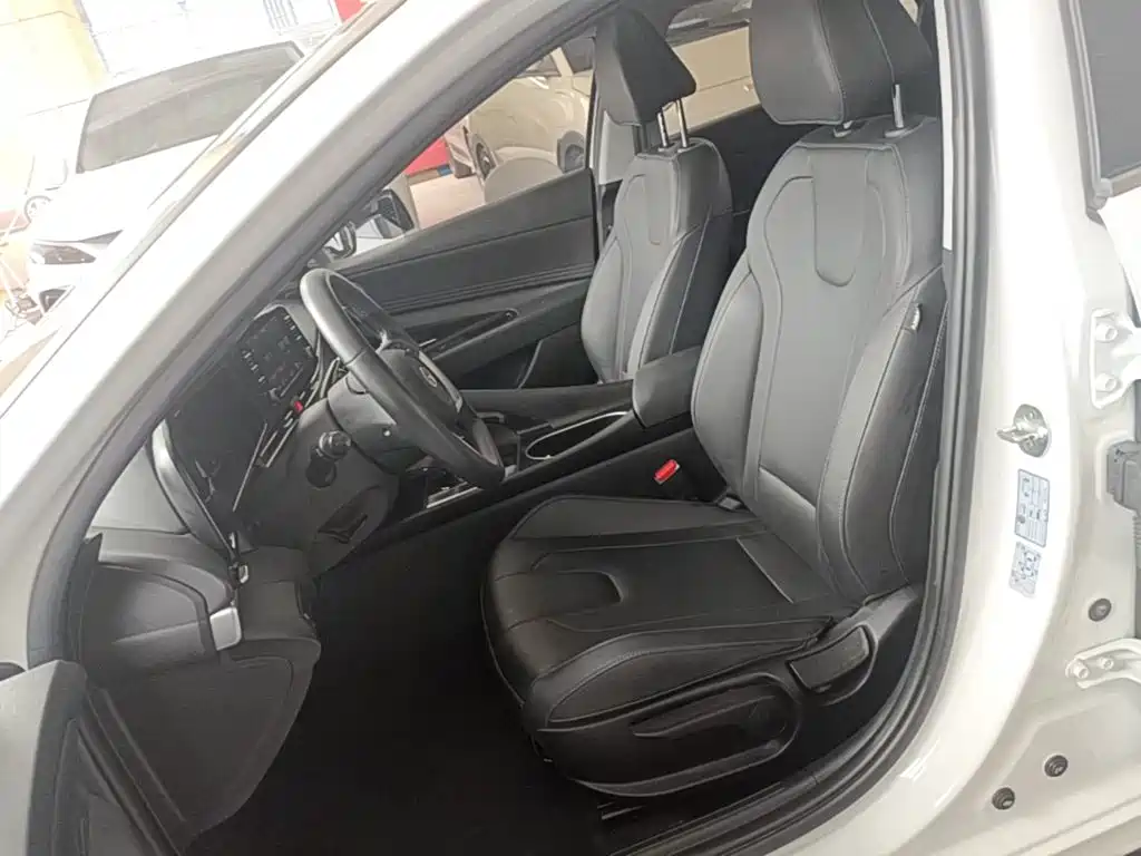 Hyundai Elantra 2022 — фото 15