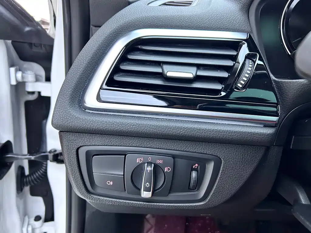 BMW 1 Series 2022 — фото 14
