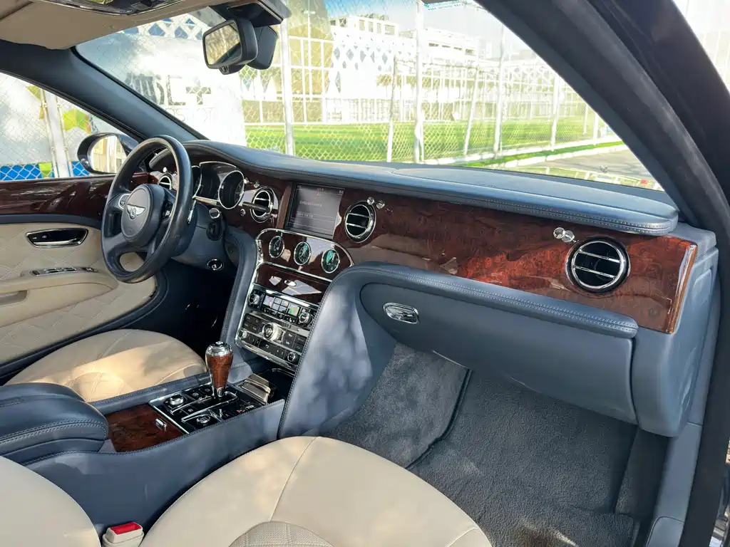 Bentley Mulsanne 2012 — фото 12