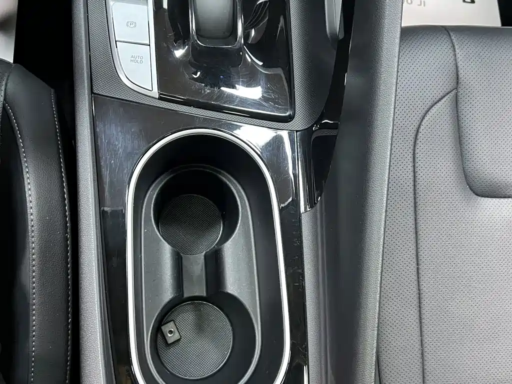Hyundai Elantra 2022 — фото 17