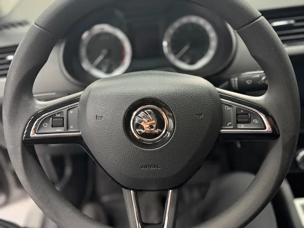 Skoda Octavia 2022 — фото 12