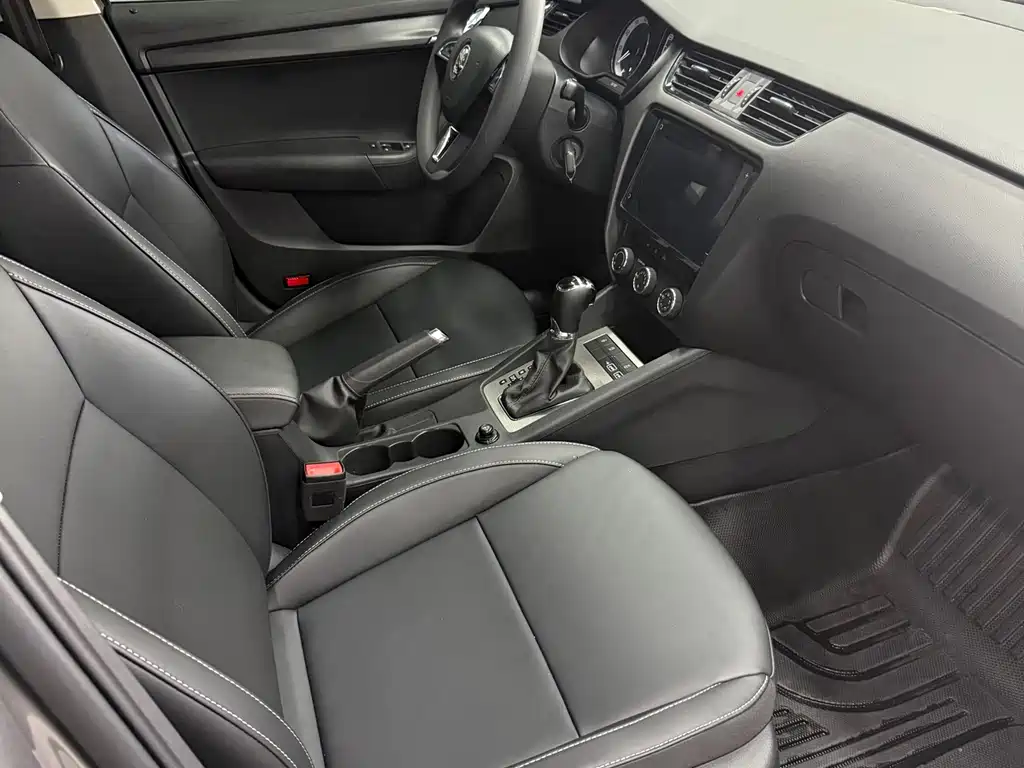 Skoda Octavia 2022 — фото 19