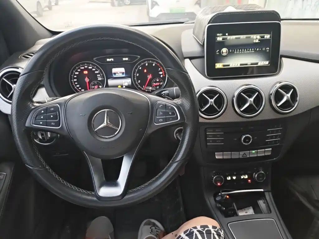 Mercedes-Benz B-Class 2017 — фото 10