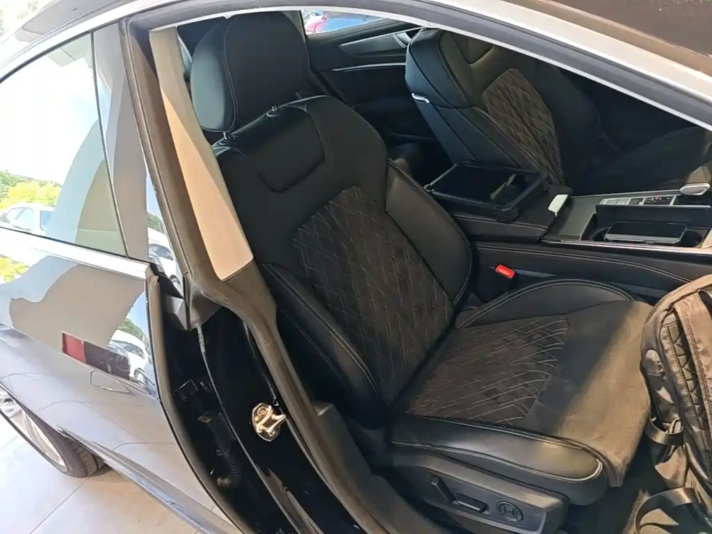 Audi A7L 2025 — фото 25