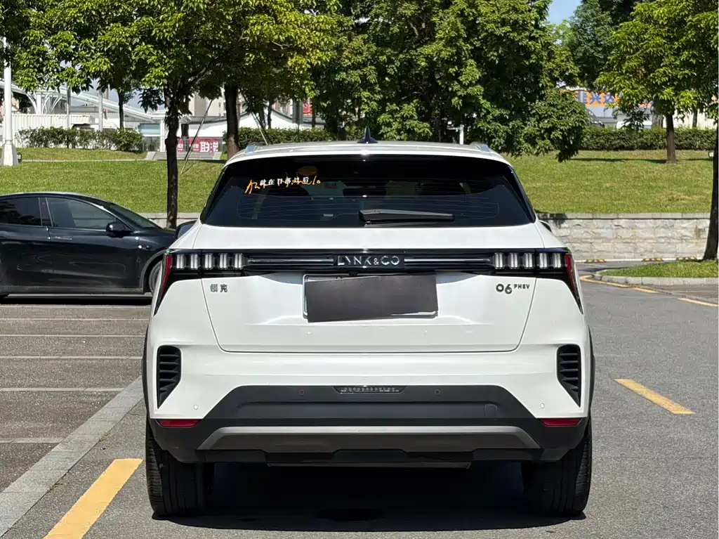 Lynk & Co 06 EM-P 2023 — фото 7