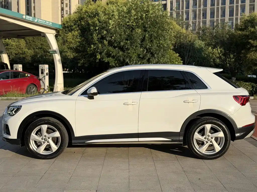 Audi Q3 2019 — фото 10