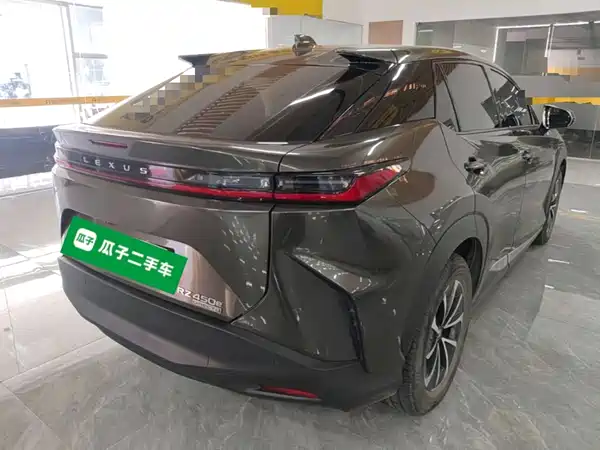 Lexus RZ 2023