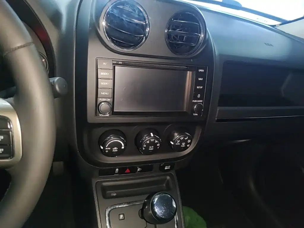 Jeep Freelancer 2014 — фото 13