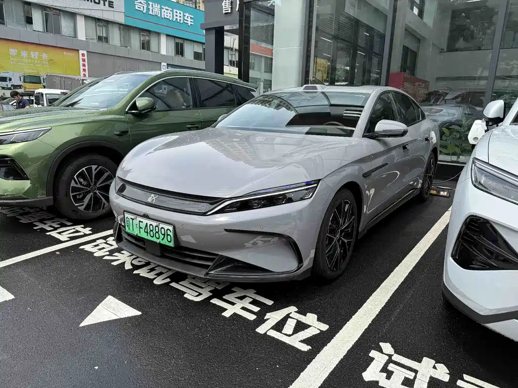 BYD Han 2025 — фото 3