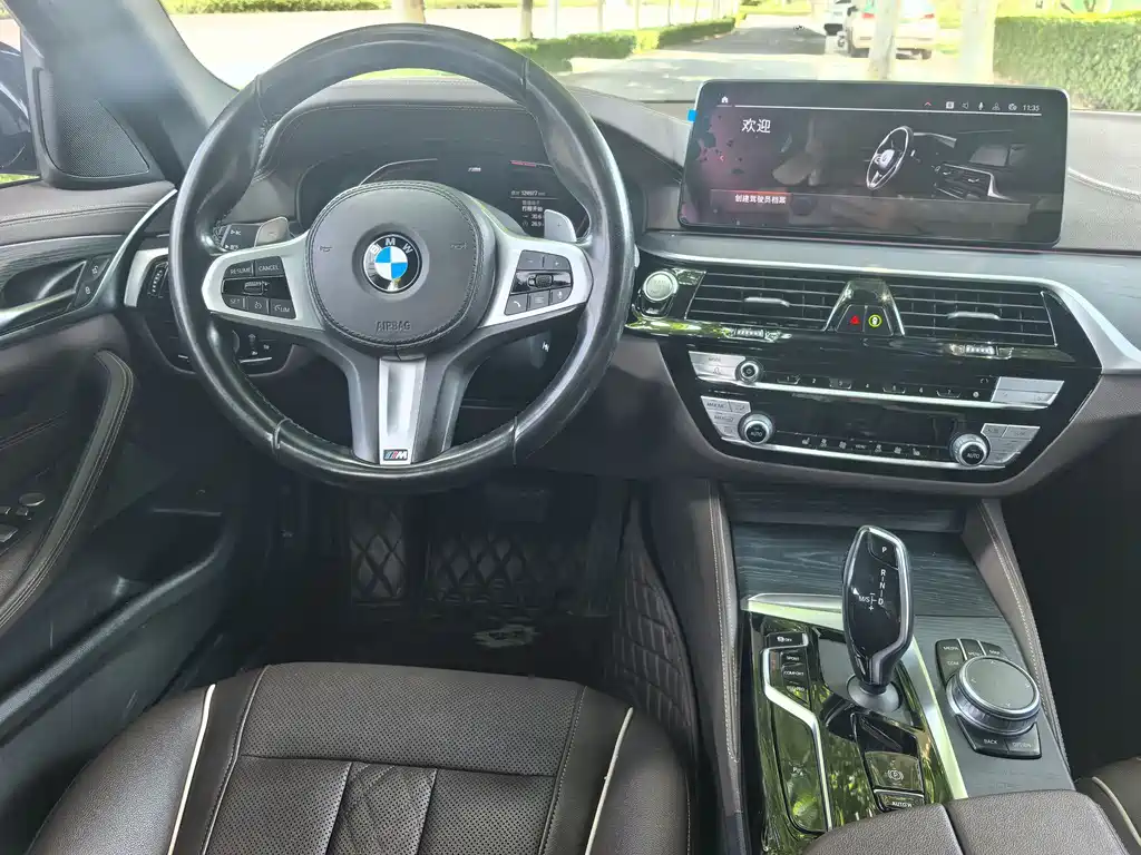 BMW 5 Series 2021 — фото 13