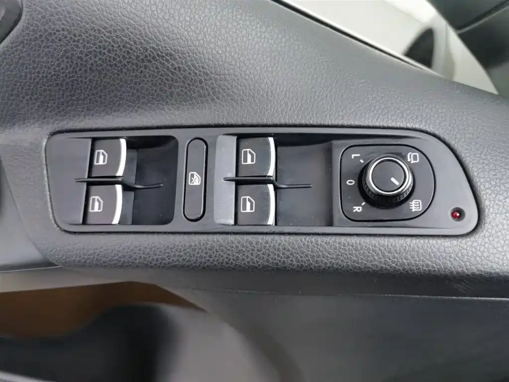 Volkswagen Tiguan 2015 — фото 9