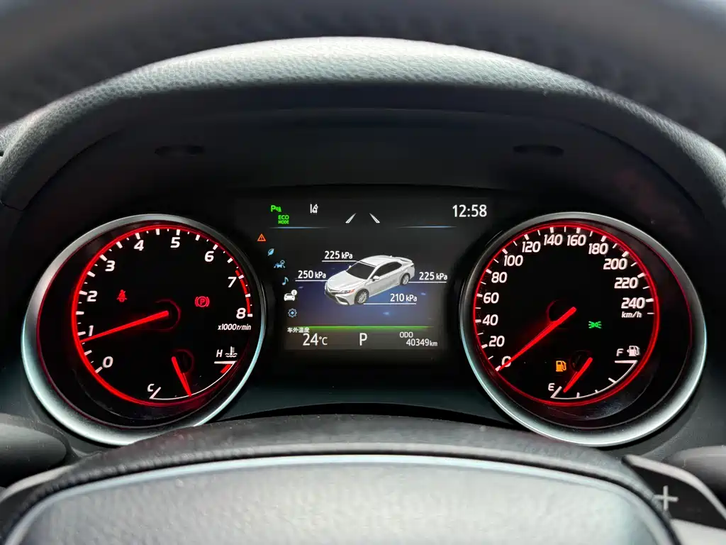 Toyota Camry 2022 — фото 11