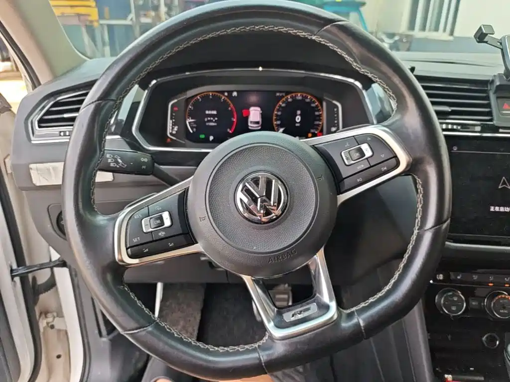 Volkswagen Tiguan L 2020 — фото 11