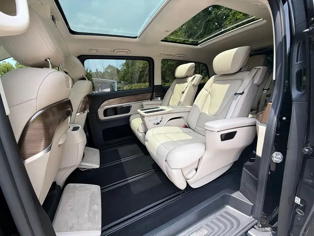 Mercedes-Benz V-Class 2022 — фото 10