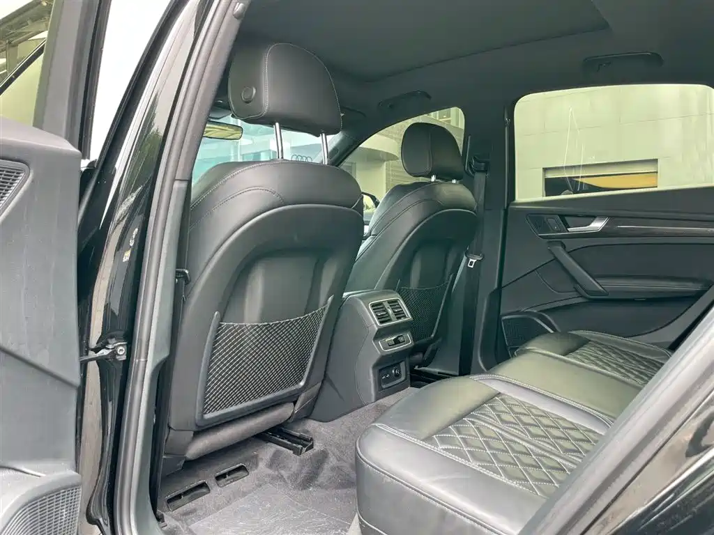 Audi Q5L Sportback 2022 — фото 8