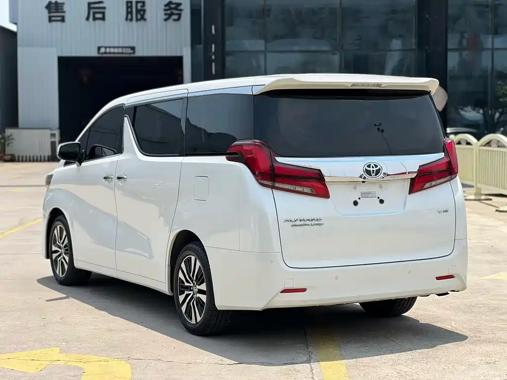 Toyota Alphard 2020 — фото 8