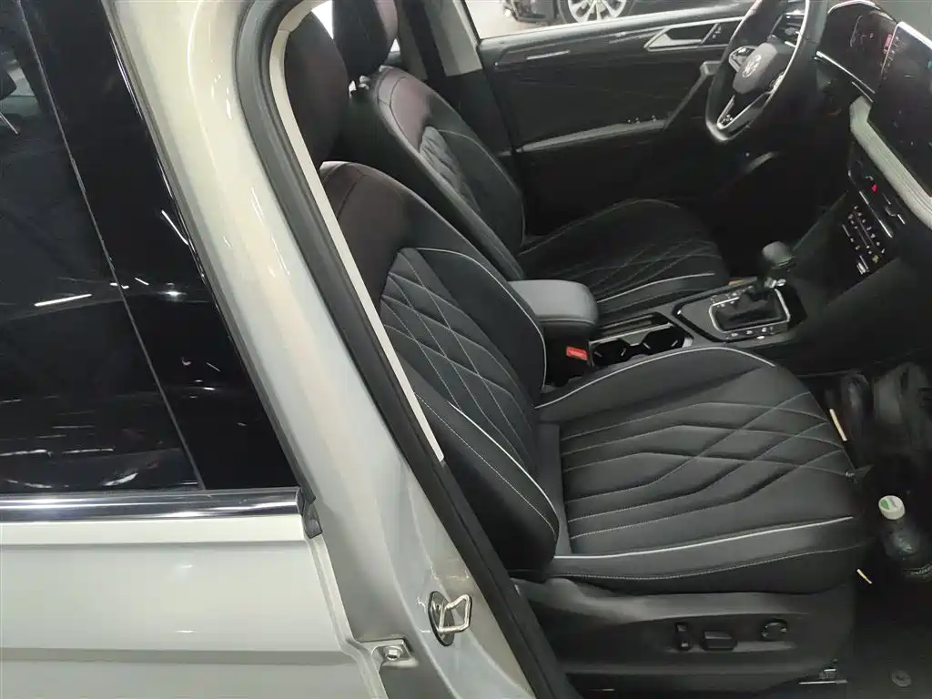 Volkswagen Tiguan L 2023 — фото 25