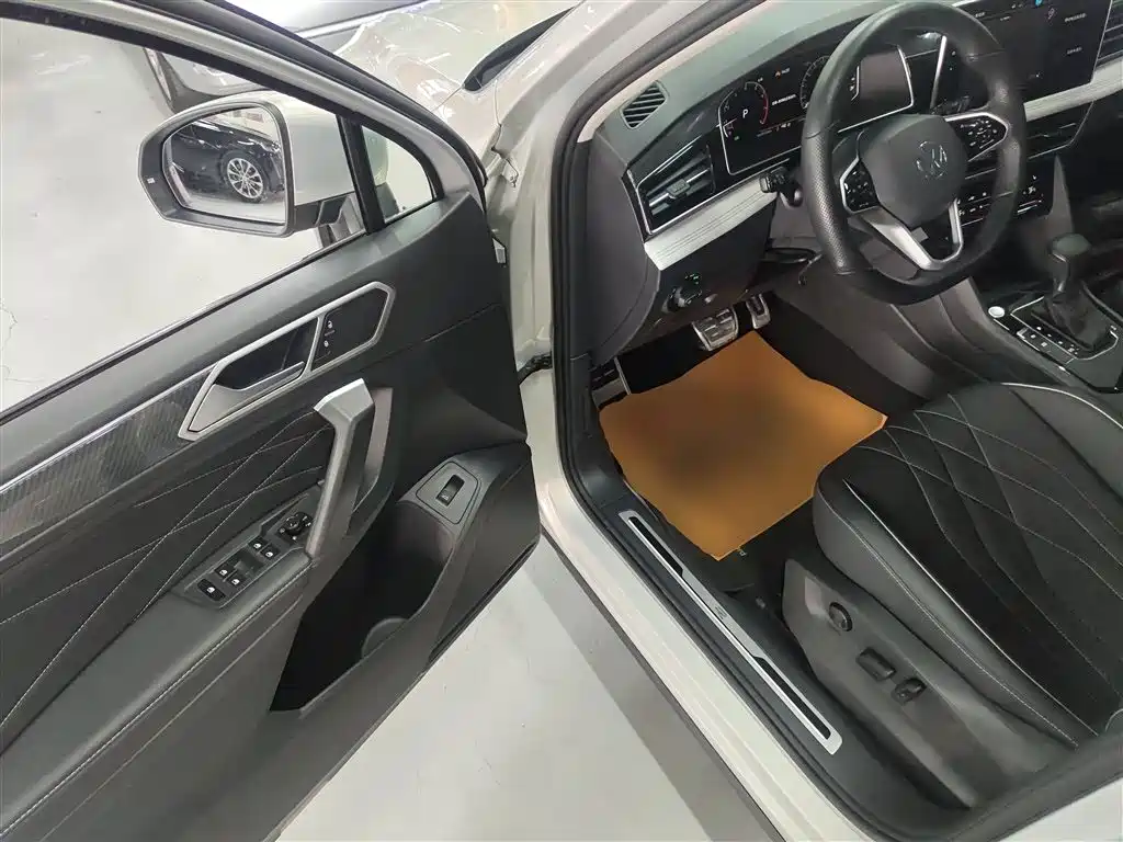 Volkswagen Tiguan L 2023 — фото 16