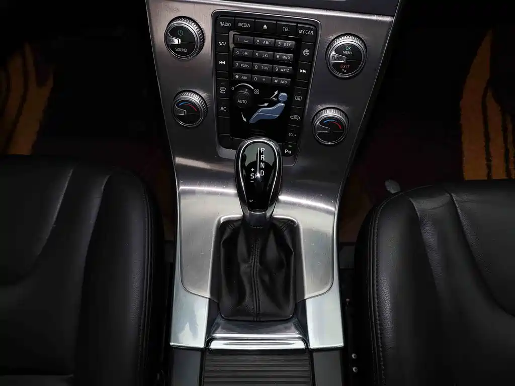 Volvo S60 2017 — фото 13