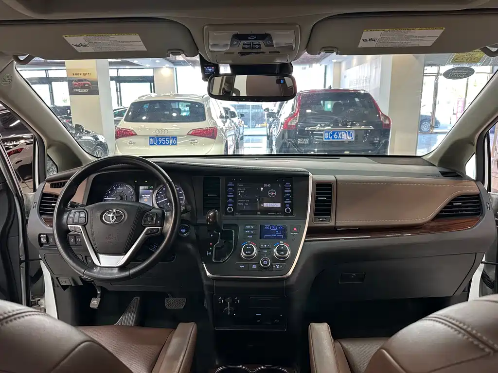 Toyota Sienna 2019 — фото 12
